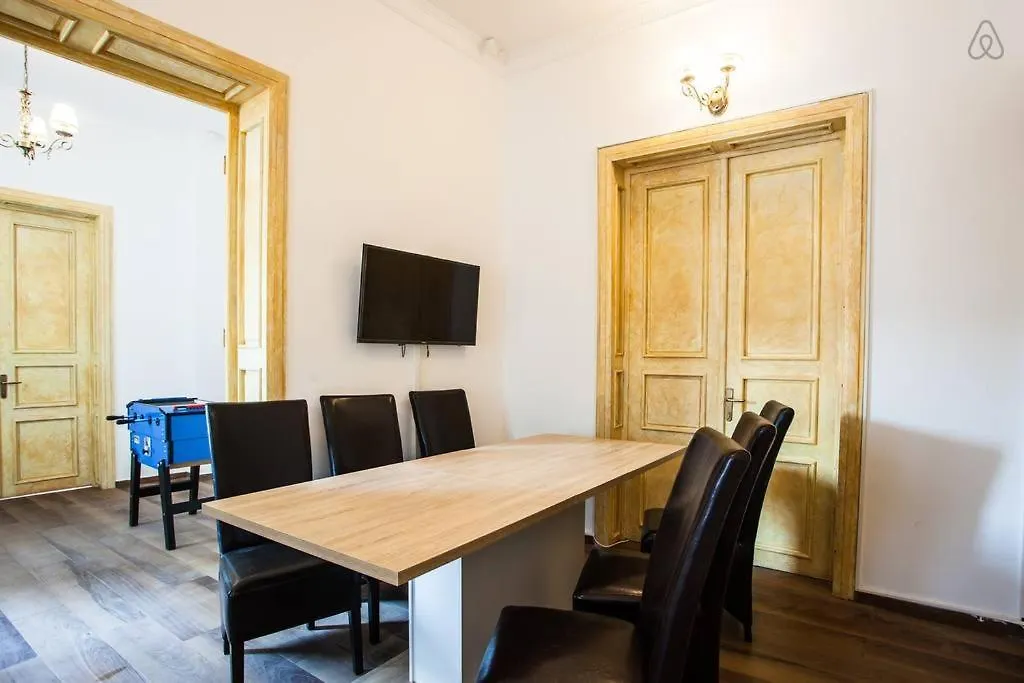 The Castle Of Piata Romana Hostel Bucharest