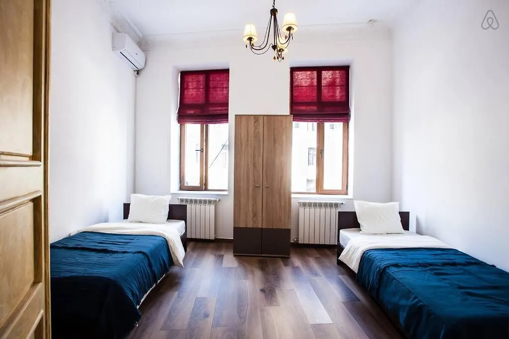 The Castle Of Piata Romana Hostel Bucharest Romania